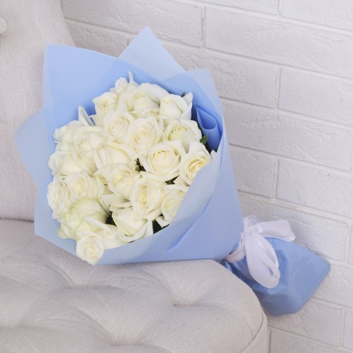 Купить на заказ Букет из 21 белой розы с доставкой в Аягозе