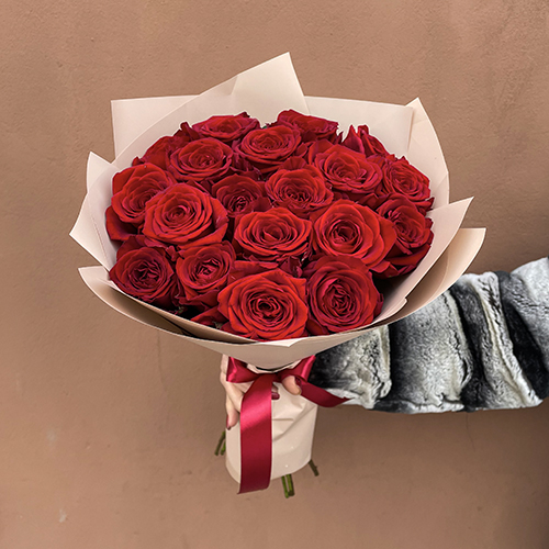 Купить на заказ Букет из 19 красных роз с доставкой в Аягозе