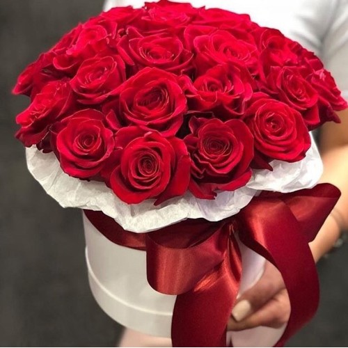 Купить на заказ 15 красных роз в коробке с доставкой в Аягозе